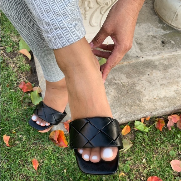 BLACK WOMEN FAUX LEATHER MULES - Picture 3 of 4